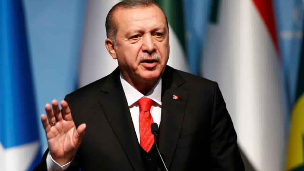 أردوغان وتهديد بفتح الحدود أمام اللاجئين السوريين إلى أوروبا