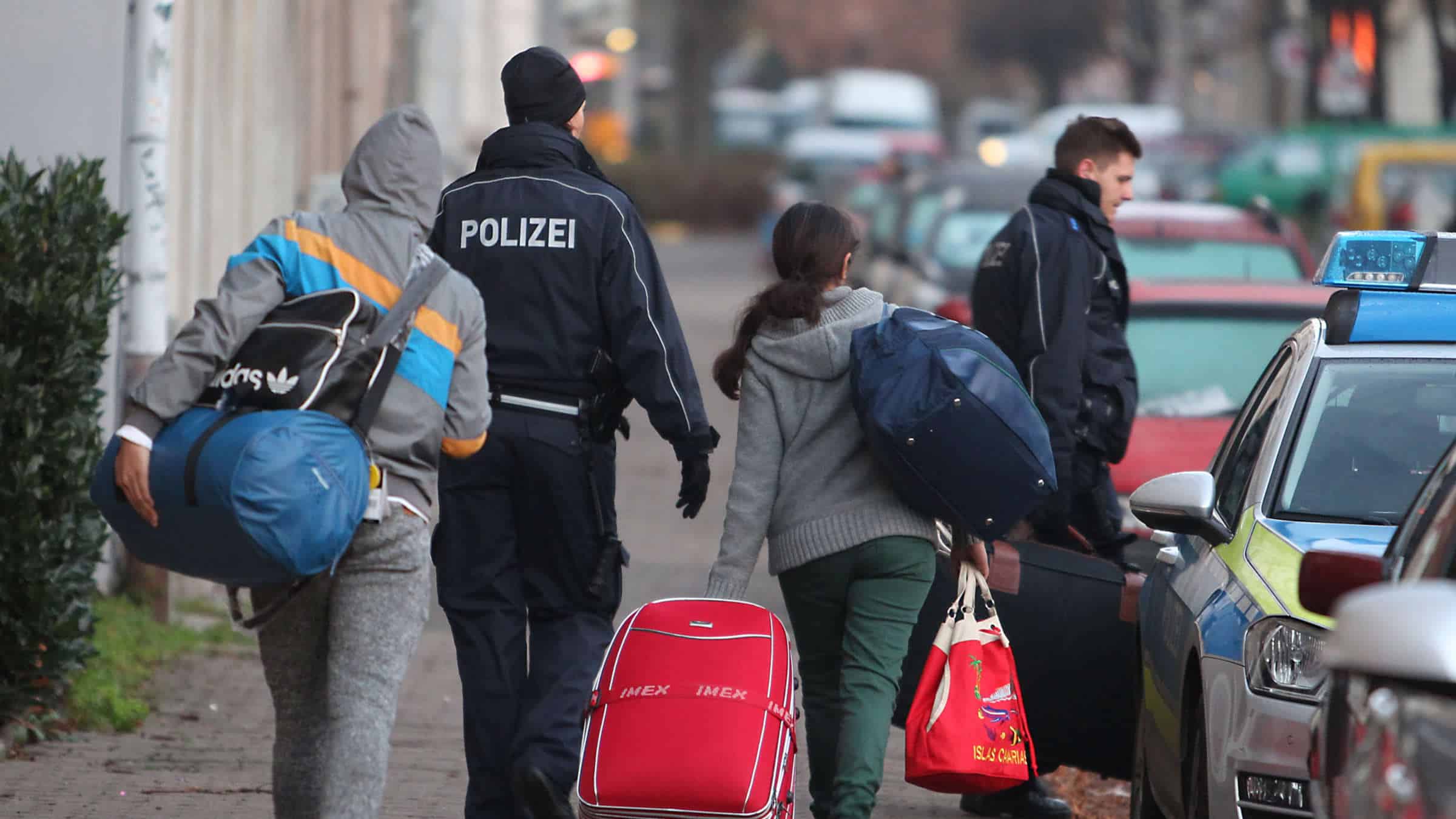 ألمانيا تقرر استجواب 91 ألف طالب لجوء معظمهم من اللاجئين السوريين