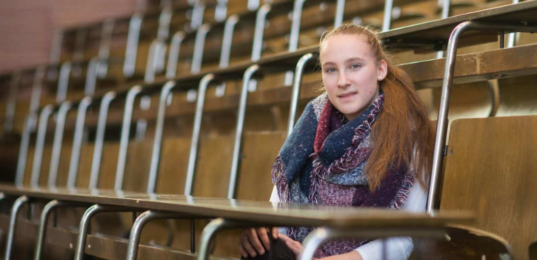 أذكى فتاة في ألمانيا ماندي هوفمان طالبة جامعية بعمر 15 عام حديث وسائل الإعلام الألمانية والدولية