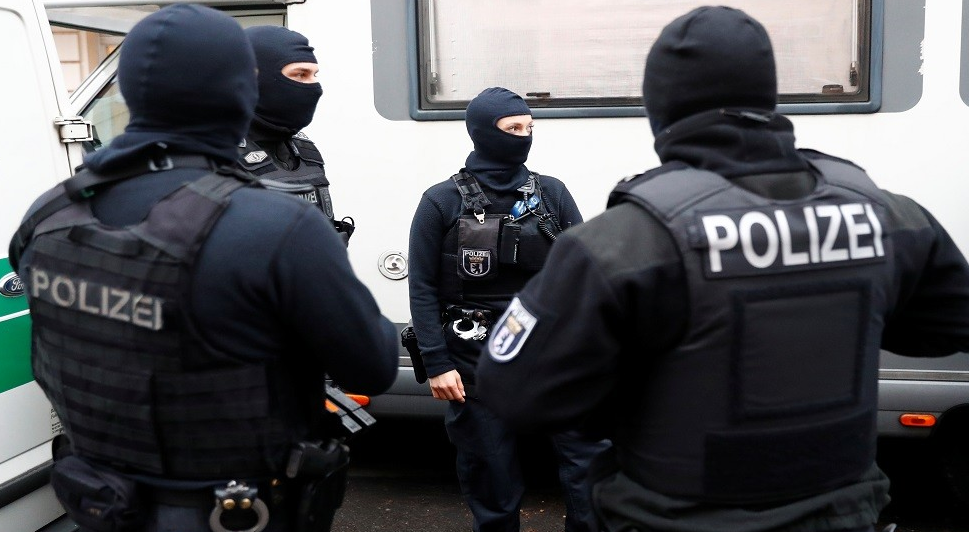 ألمانياالشرطة تضبط اثني عشر عملية دخول غير شرعي من عمليات تهريب سوريين و عراقيين 