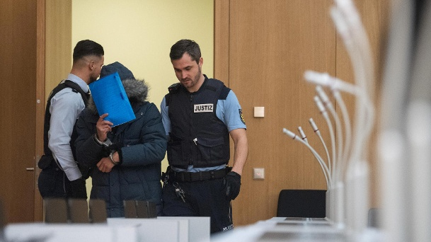وكالة الأنباء الألمانية سجن سوري مدى الحياة في ألمانيا لارتكابه مذبحة في بلاده